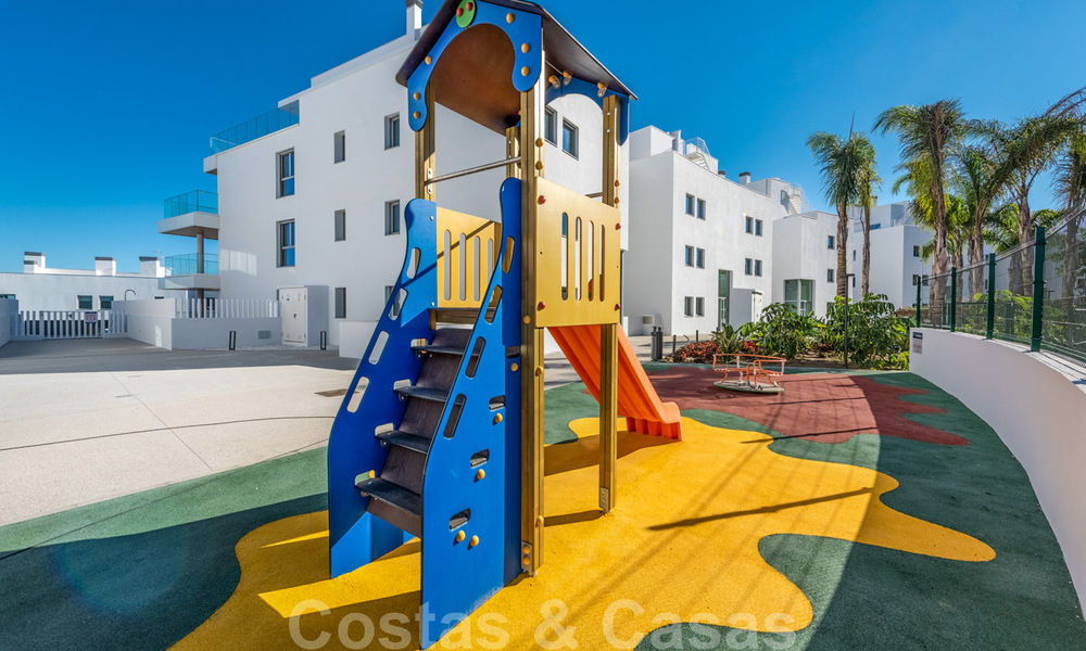 Nuevos y modernos apartamentos en primera línea de golf con vistas al mar en venta en un resort de lujo en La Cala, Mijas 39698