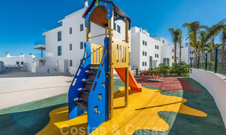Nuevos y modernos apartamentos en primera línea de golf con vistas al mar en venta en un resort de lujo en La Cala, Mijas 39698 