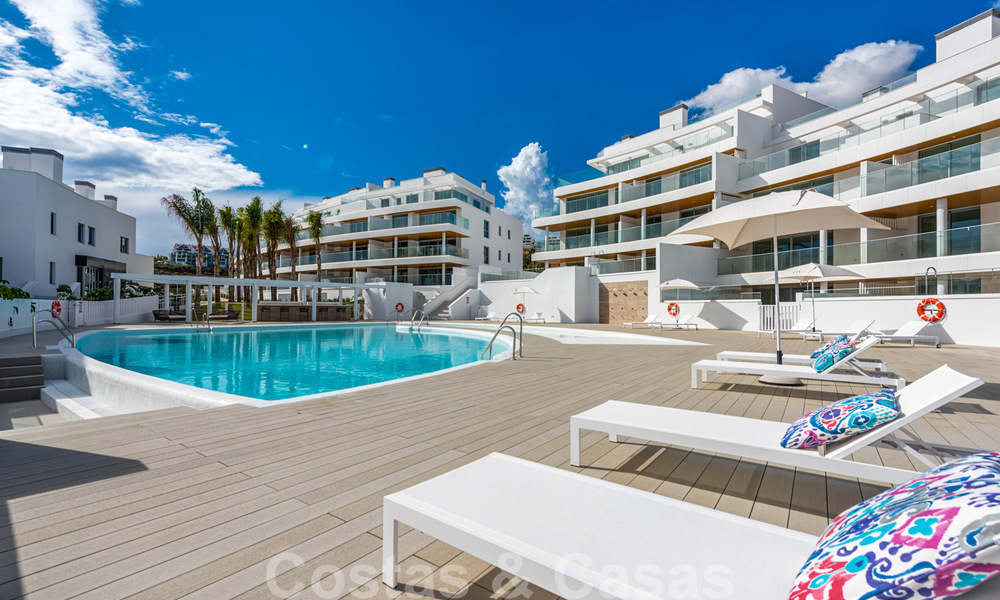 Nuevos y modernos apartamentos en primera línea de golf con vistas al mar en venta en un resort de lujo en La Cala, Mijas 39702
