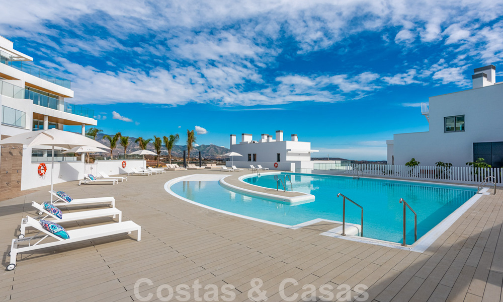 Nuevos y modernos apartamentos en primera línea de golf con vistas al mar en venta en un resort de lujo en La Cala, Mijas 39703