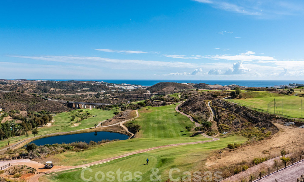 Nuevos y modernos apartamentos en primera línea de golf con vistas al mar en venta en un resort de lujo en La Cala, Mijas 39707