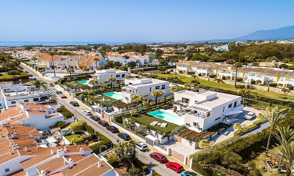 Ubicación ideal y precios atractivos de villas de lujo modernas en venta, Este-Estepona, Marbella 7896