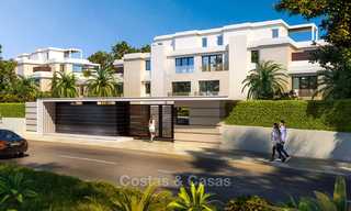 Nuevas villas de lujo en primera línea de playa en venta en un exclusivo complejo, New Golden Mile, Marbella 7902 