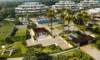 Nuevas villas de lujo en primera línea de playa en venta en un exclusivo complejo, New Golden Mile, Marbella 7903 