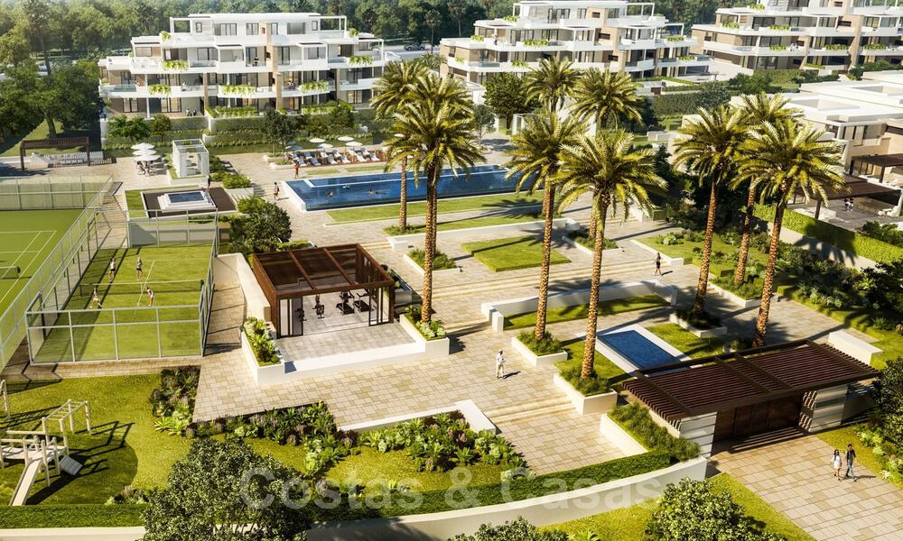 Nuevas villas de lujo en primera línea de playa en venta en un exclusivo complejo, New Golden Mile, Marbella 40488
