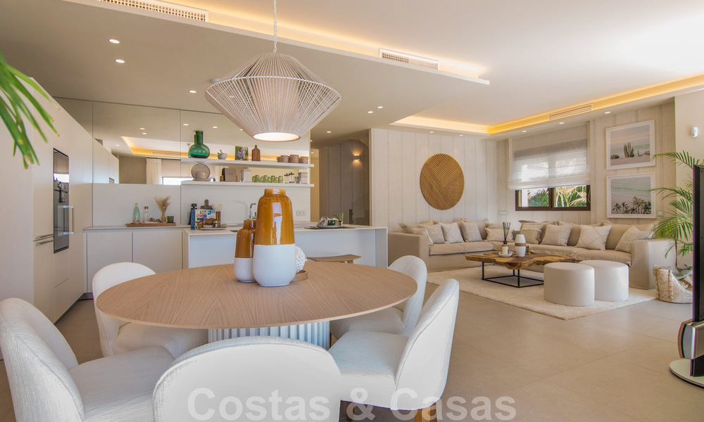 Nuevas villas de lujo en primera línea de playa en venta en un exclusivo complejo, New Golden Mile, Marbella 40491