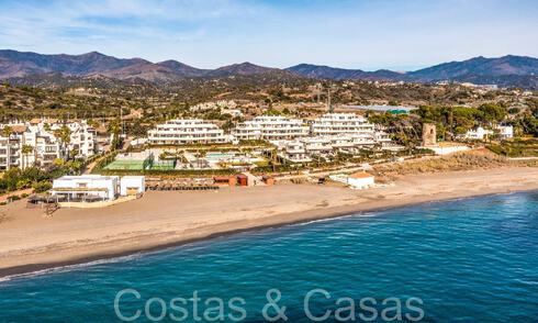 Nueva villa de lujo en primera línea de playa en venta en un exclusivo complejo, New Golden Mile, Marbella 69819