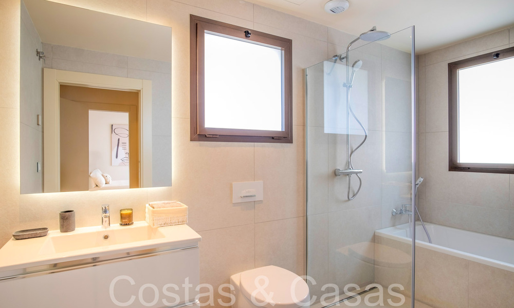 Nueva villa de lujo en primera línea de playa en venta en un exclusivo complejo, New Golden Mile, Marbella 69838