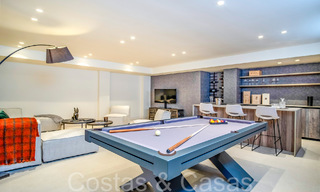 Nueva villa de lujo en primera línea de playa en venta en un exclusivo complejo, New Golden Mile, Marbella 69841 