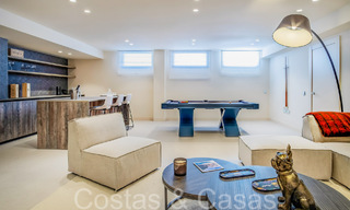 Nueva villa de lujo en primera línea de playa en venta en un exclusivo complejo, New Golden Mile, Marbella 69843 