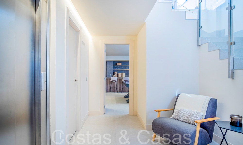 Nueva villa de lujo en primera línea de playa en venta en un exclusivo complejo, New Golden Mile, Marbella 69844