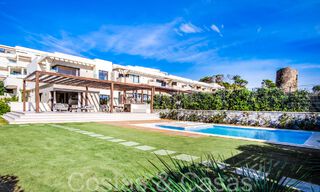 Nueva villa de lujo en primera línea de playa en venta en un exclusivo complejo, New Golden Mile, Marbella 69845 