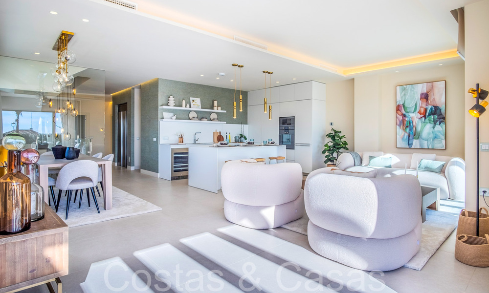Nueva villa de lujo en primera línea de playa en venta en un exclusivo complejo, New Golden Mile, Marbella 69853