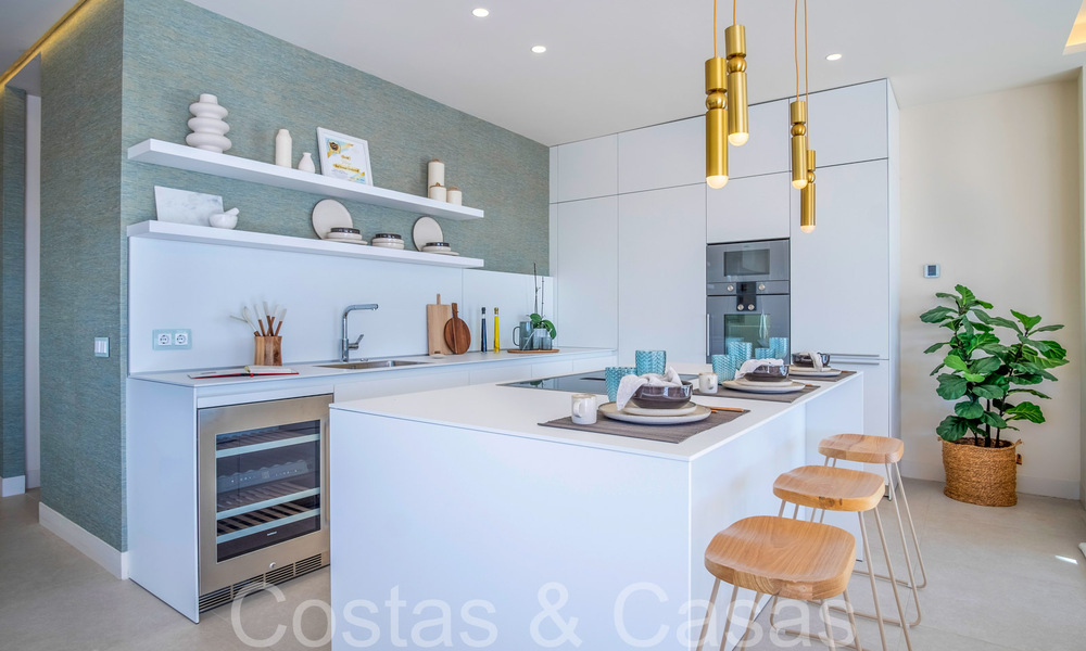 Nueva villa de lujo en primera línea de playa en venta en un exclusivo complejo, New Golden Mile, Marbella 69855