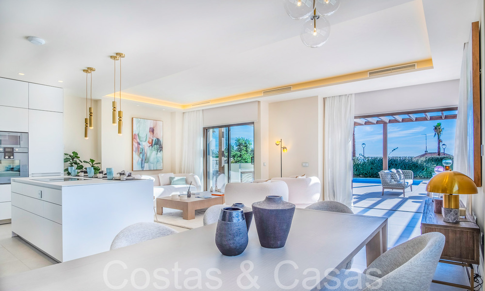 Nueva villa de lujo en primera línea de playa en venta en un exclusivo complejo, New Golden Mile, Marbella 69858