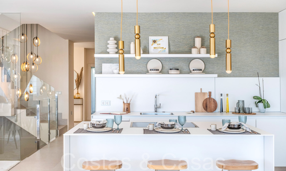Nueva villa de lujo en primera línea de playa en venta en un exclusivo complejo, New Golden Mile, Marbella 69859