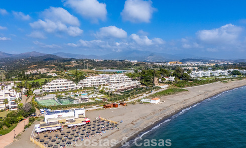 Nuevos apartamentos de lujo en primera línea de playa en venta en un exclusivo complejo, New Golden Mile, Marbella 783558