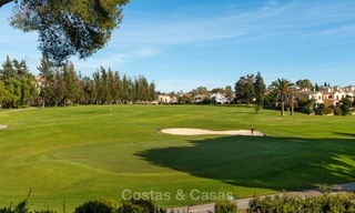 Casa adosada en venta, primera línea de golf, en un complejo cerrado en Guadalmina Alta en Marbella 7937 