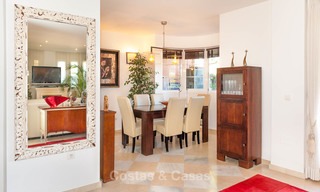 Casa adosada en venta, primera línea de golf, en un complejo cerrado en Guadalmina Alta en Marbella 7940 