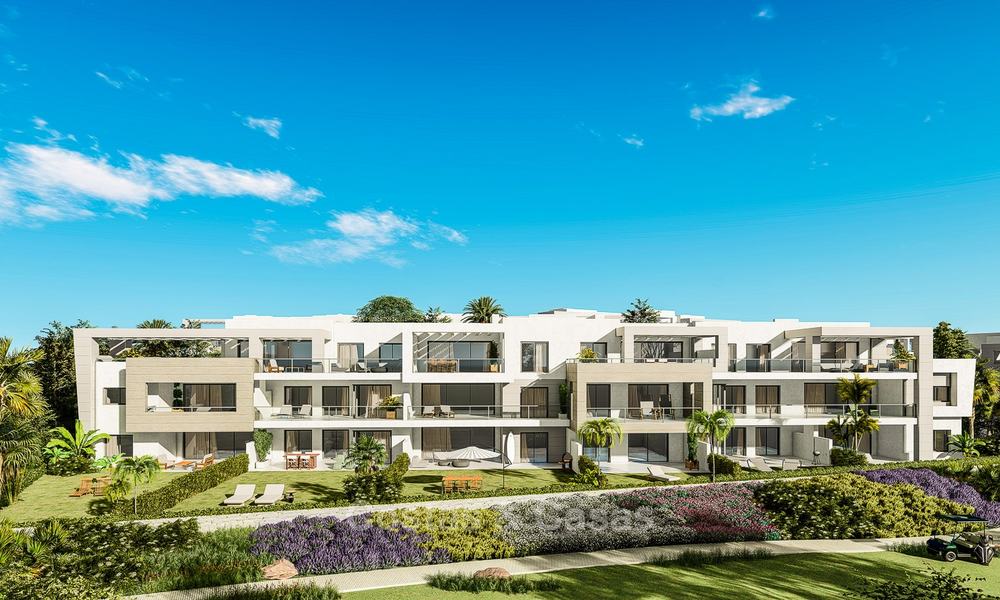 Deliciosos y modernos apartamentos en primera línea de golf en venta en un exclusivo complejo nuevo, Casares, Costa del Sol. 8026