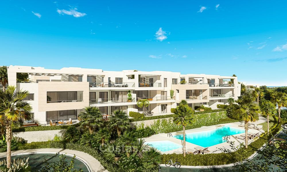 Deliciosos y modernos apartamentos en primera línea de golf en venta en un exclusivo complejo nuevo, Casares, Costa del Sol. 8027