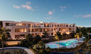 Deliciosos y modernos apartamentos en primera línea de golf en venta en un exclusivo complejo nuevo, Casares, Costa del Sol. 8028 