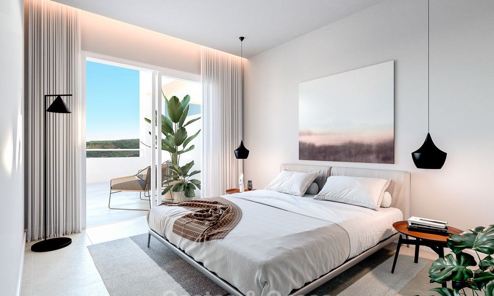 Deliciosos y modernos apartamentos en primera línea de golf en venta en un exclusivo complejo nuevo, Casares, Costa del Sol. 8034