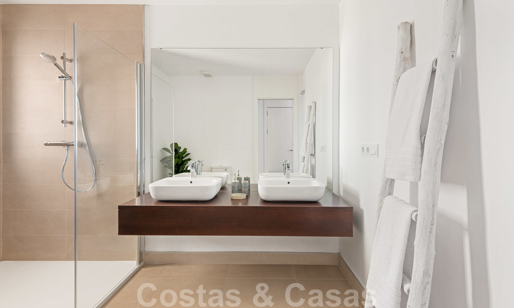 Elegantes apartamentos nuevos y modernos con vistas al mar en venta, Manilva, Costa del Sol 23764