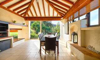 Amplia villa de estilo rústico en un entorno natural único a la venta, Casares, Costa del Sol 8076 