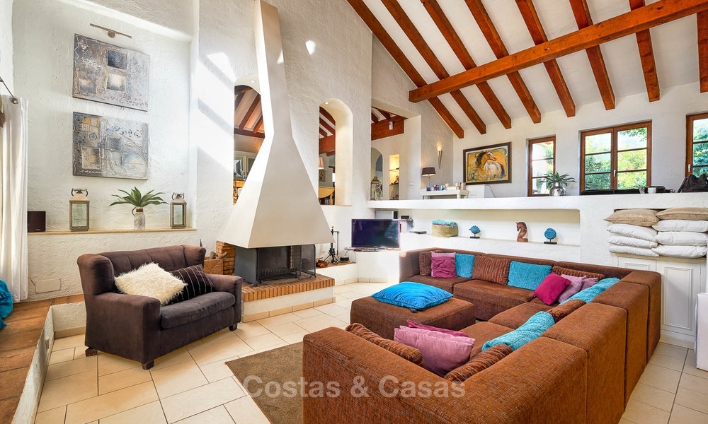 Amplia villa de estilo rústico en un entorno natural único a la venta, Casares, Costa del Sol 8080