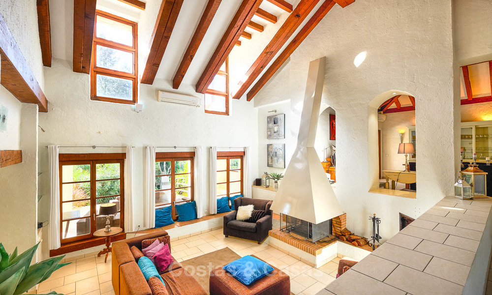 Amplia villa de estilo rústico en un entorno natural único a la venta, Casares, Costa del Sol 8082