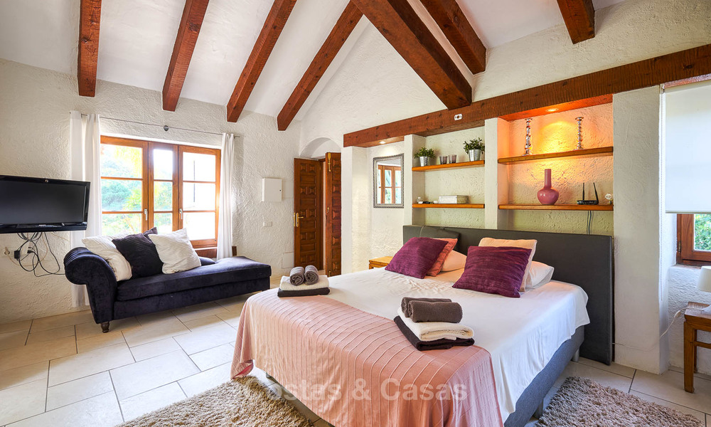 Amplia villa de estilo rústico en un entorno natural único a la venta, Casares, Costa del Sol 8095