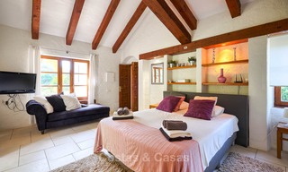 Amplia villa de estilo rústico en un entorno natural único a la venta, Casares, Costa del Sol 8095 