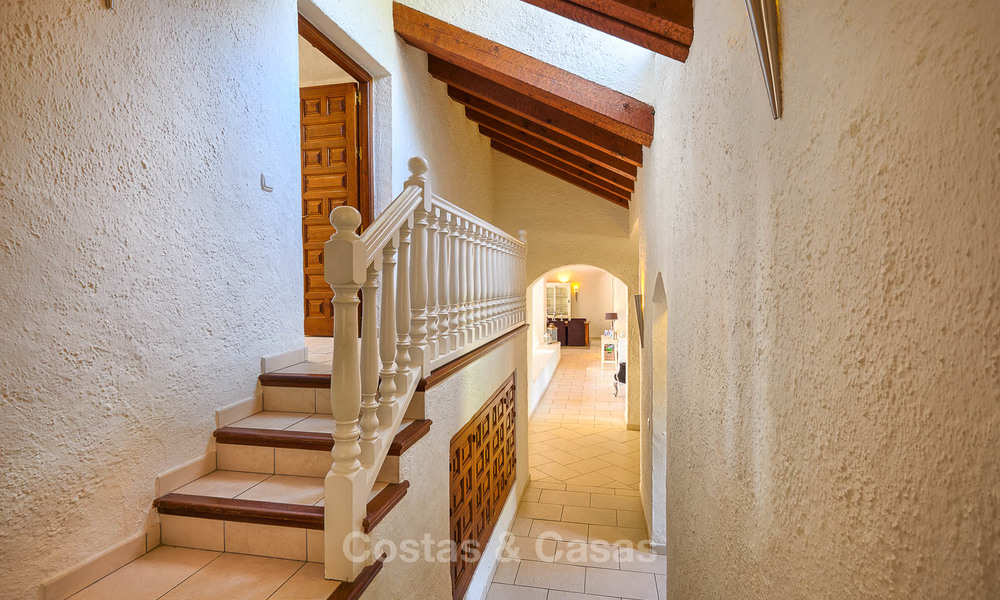 Amplia villa de estilo rústico en un entorno natural único a la venta, Casares, Costa del Sol 8101