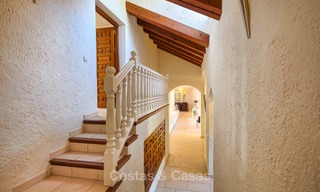 Amplia villa de estilo rústico en un entorno natural único a la venta, Casares, Costa del Sol 8101 