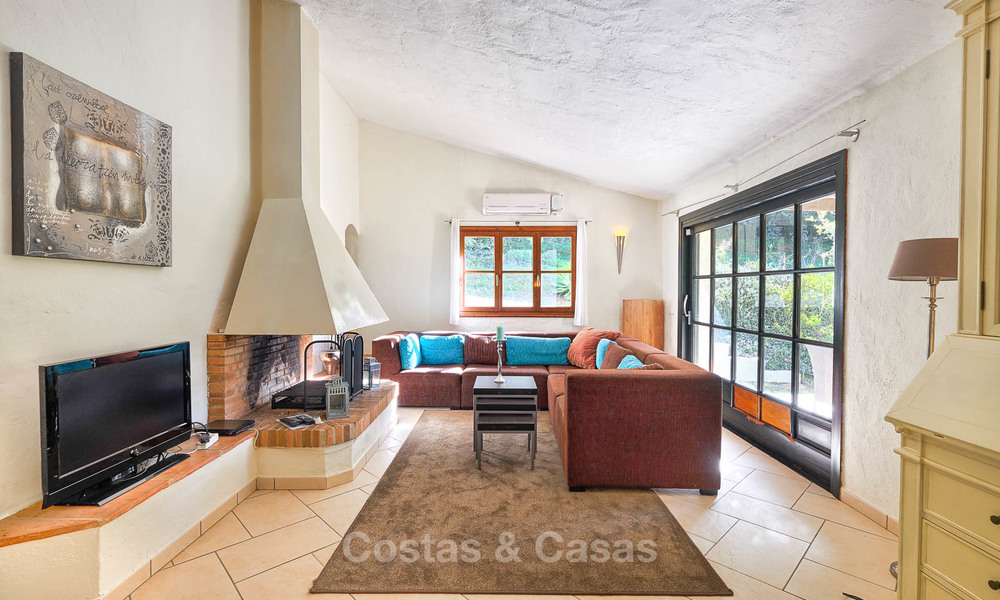 Amplia villa de estilo rústico en un entorno natural único a la venta, Casares, Costa del Sol 8103