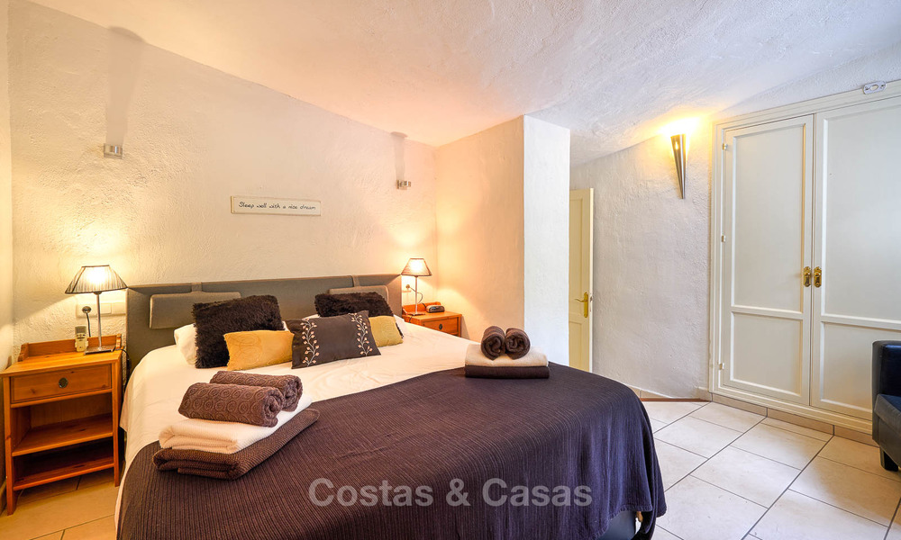 Amplia villa de estilo rústico en un entorno natural único a la venta, Casares, Costa del Sol 8105
