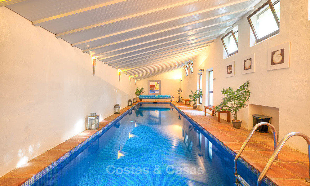 Amplia villa de estilo rústico en un entorno natural único a la venta, Casares, Costa del Sol 8110