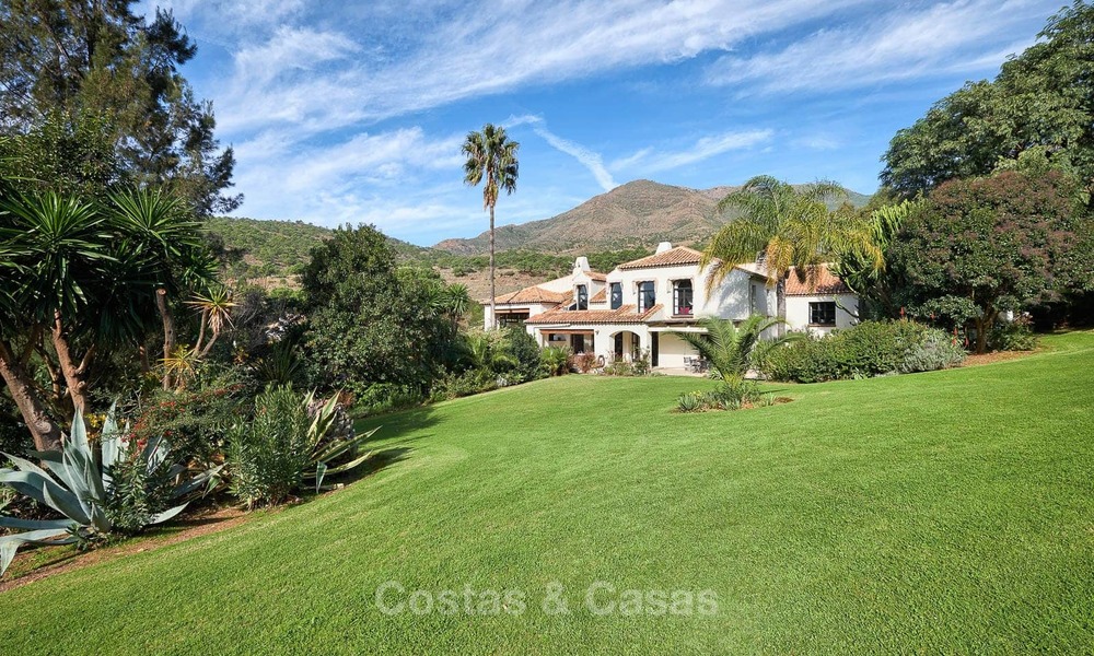 Amplia villa de estilo rústico en un entorno natural único a la venta, Casares, Costa del Sol 8123