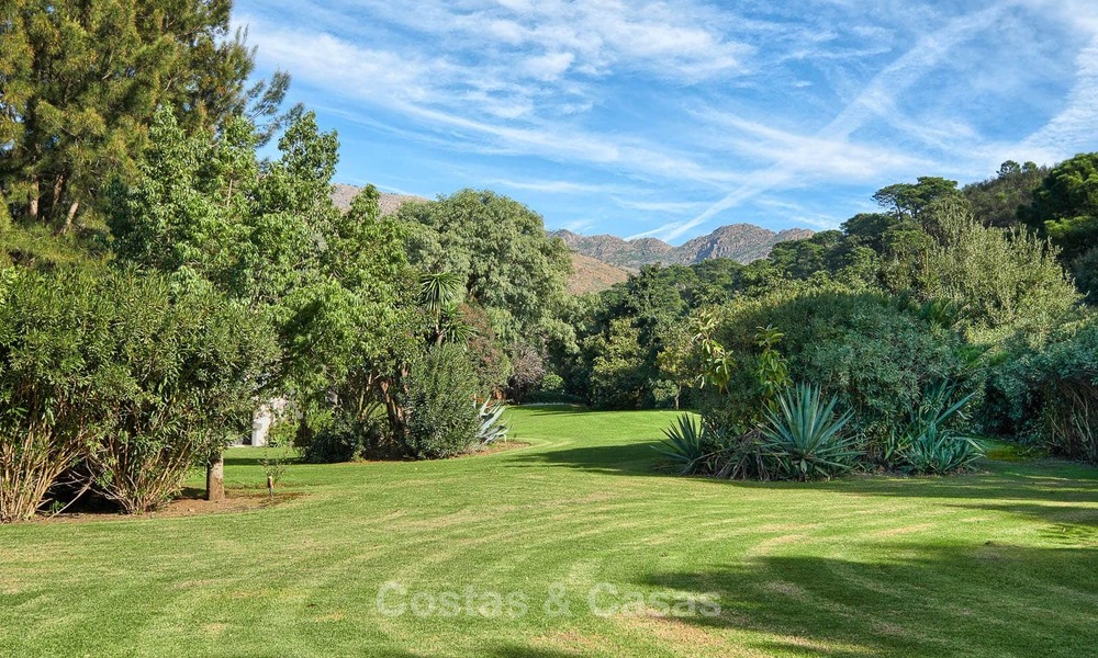 Amplia villa de estilo rústico en un entorno natural único a la venta, Casares, Costa del Sol 8126