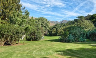 Amplia villa de estilo rústico en un entorno natural único a la venta, Casares, Costa del Sol 8126 