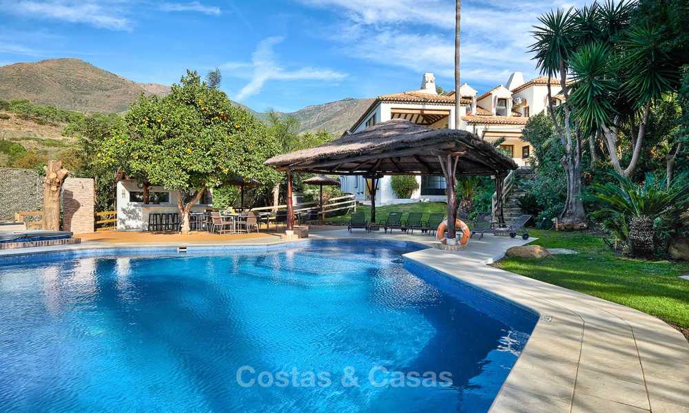 Amplia villa de estilo rústico en un entorno natural único a la venta, Casares, Costa del Sol 8132