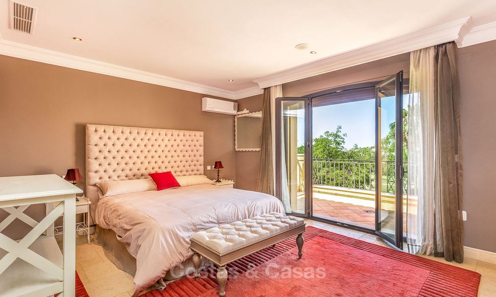 Amplia y lujosa villa de estilo tradicional en venta, primera línea de golf - Nueva Andalucía - Marbella 8240