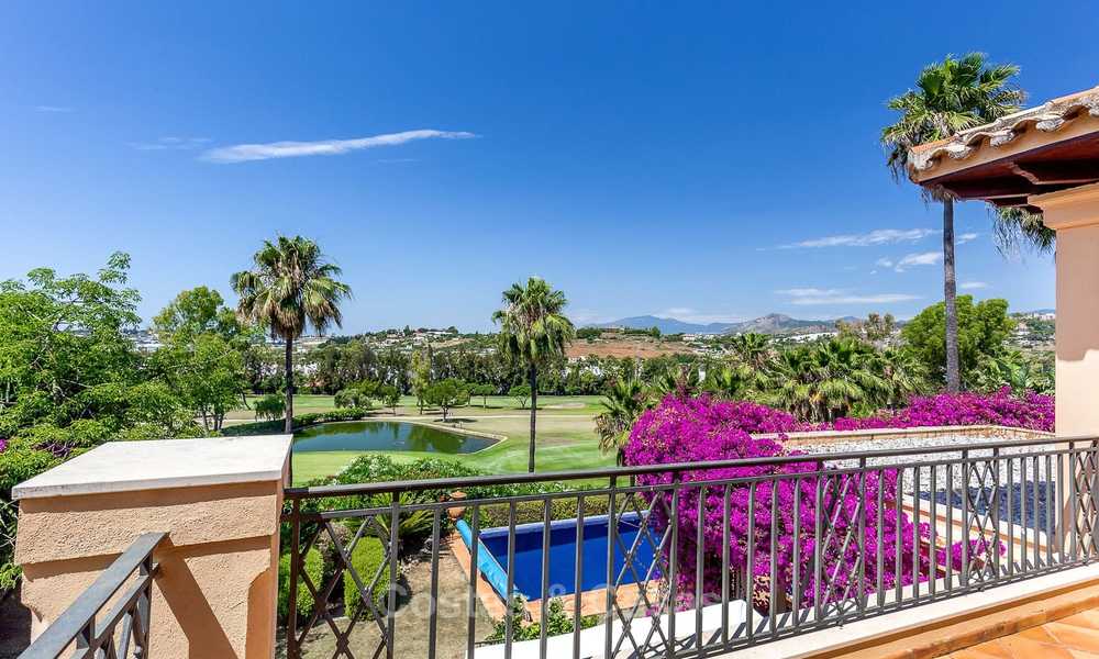 Amplia y lujosa villa de estilo tradicional en venta, primera línea de golf - Nueva Andalucía - Marbella 8242