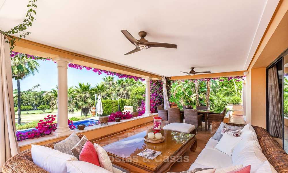 Amplia y lujosa villa de estilo tradicional en venta, primera línea de golf - Nueva Andalucía - Marbella 8263
