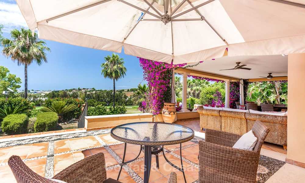 Amplia y lujosa villa de estilo tradicional en venta, primera línea de golf - Nueva Andalucía - Marbella 8264