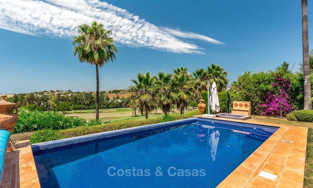 Amplia y lujosa villa de estilo tradicional en venta, primera línea de golf - Nueva Andalucía - Marbella 8266