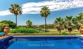 Amplia y lujosa villa de estilo tradicional en venta, primera línea de golf - Nueva Andalucía - Marbella 8267 