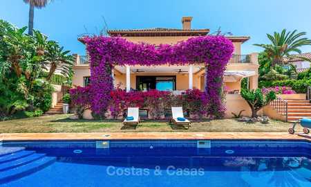 Amplia y lujosa villa de estilo tradicional en venta, primera línea de golf - Nueva Andalucía - Marbella 8268