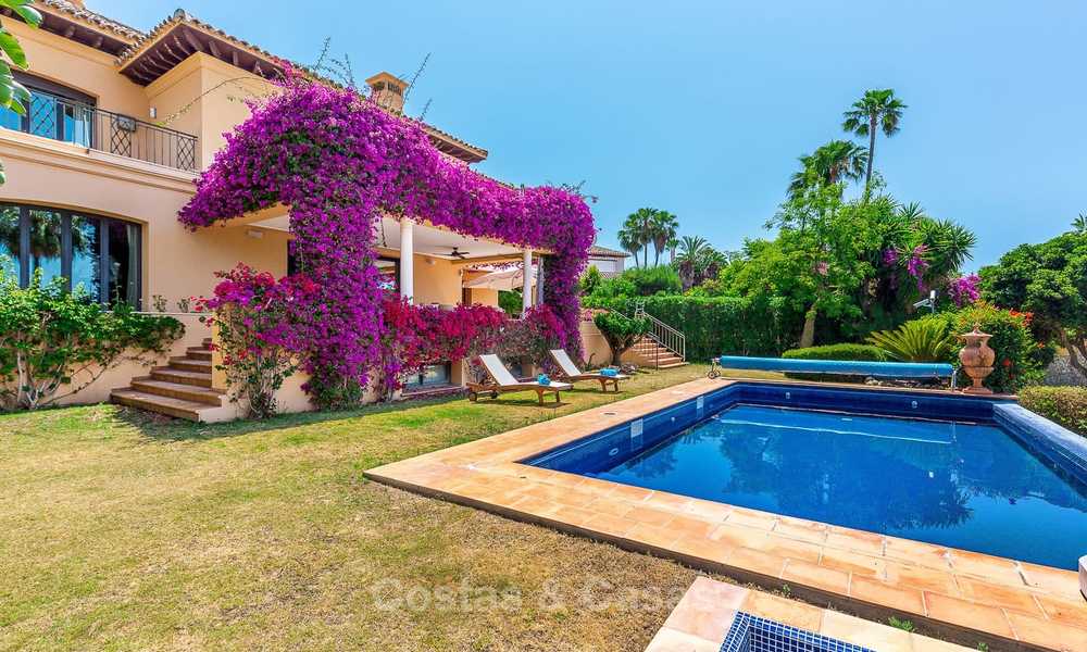 Amplia y lujosa villa de estilo tradicional en venta, primera línea de golf - Nueva Andalucía - Marbella 8269